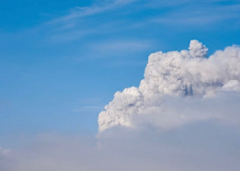 Пепел из вулкана Шивелуч может накрыть Тигильский округ