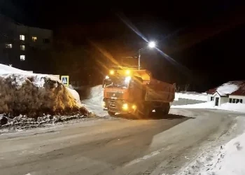 В Петропавловске-Камчатском продолжается расчистка дорог