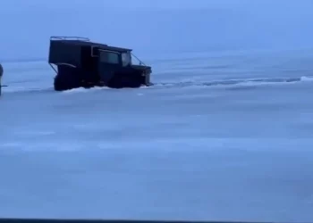 На Камчатке на озере Нерпичьем едва не утонули пятеро рыбаков