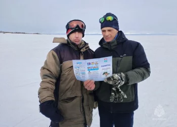 В Усть-Камчатске рассказывают местным жителям об опасности льда