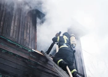Мужчина пострадал в пожаре на улице Тургенева в Петропавловске