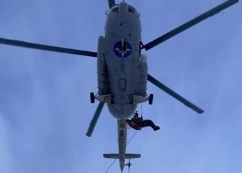 Дневные и ночные спуски с вертолёта отработали камчатские спасатели