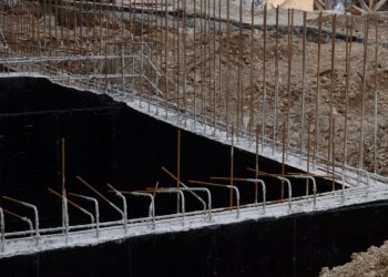 В Петропавловске-Камчатском обновляют входную группу театра драмы и комедии