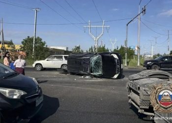 Два внедорожника столкнулись на улице Вулканной в Петропавловске: пострадал водитель