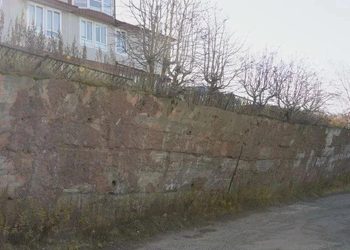 В Петропавловске через суд добиваются ремонта подпорной стены на Ватутина